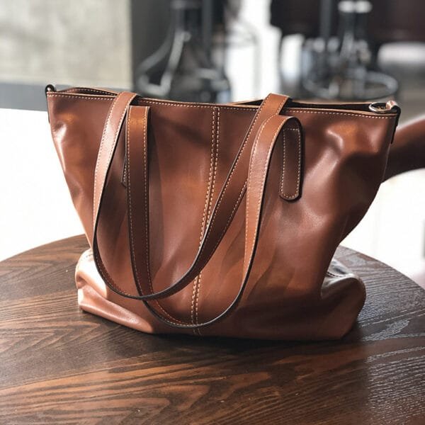 Women's Large Capacity Urban Simple Leather Messenger Bag - Image 7